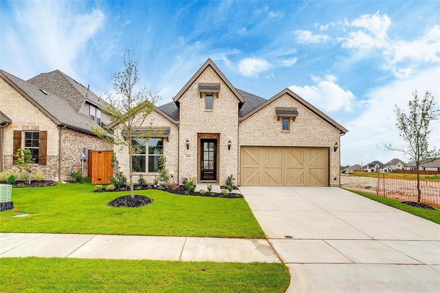 View of front of house featuring cooling unit, a garage, and a front lawn