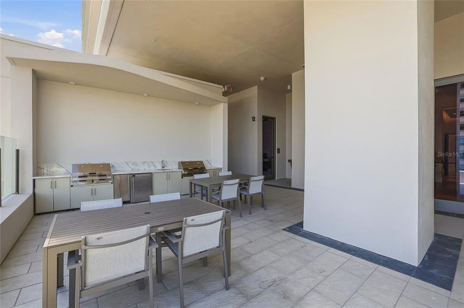 Exterior details and patio area of a home in , St. Petersburg (Image 30).