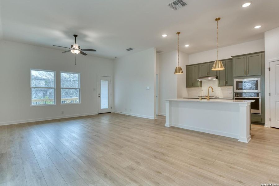Spacious, unfurnished interior of a new home in Arcadia Ridge, San Antonio (Image 14). Spacious, unfurnished interior of a new home in Arcadia Ridge, San Antonio (Image 14).