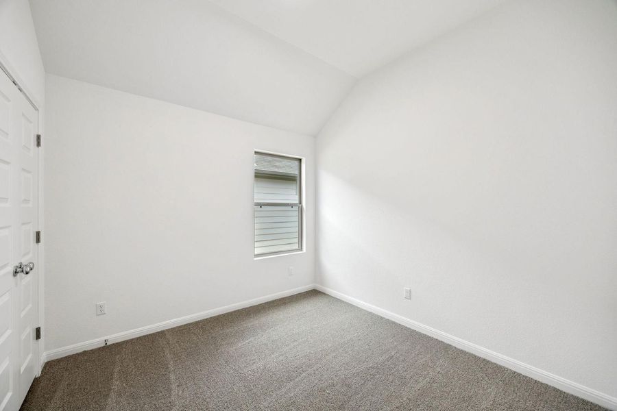 Spacious, unfurnished interior of a new home in Trinity Ranch, Elgin (Image 25).