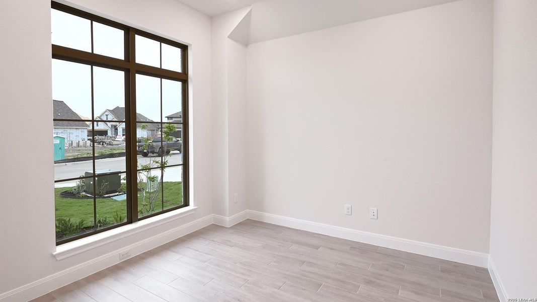 Spacious, unfurnished interior of a new home in Meadows of Mill Creek, Seguin (Image 13).