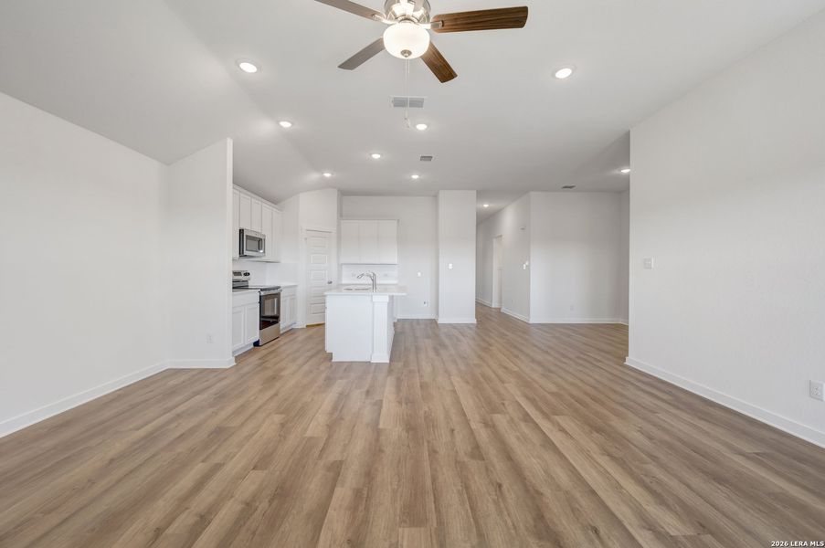 Spacious, unfurnished interior of a new home in Paloma Park, Converse (Image 48).