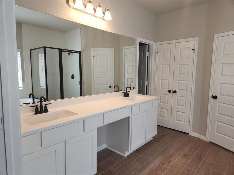 Serene owner's bath with dual sinks