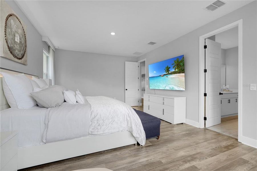 Furnished interior view inside a new home in , Orlando (Image 13).