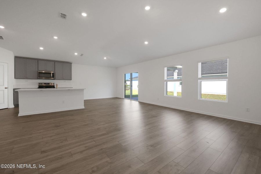 Spacious, unfurnished interior of a new home in Wilford Oaks, Orange Park (Image 35).