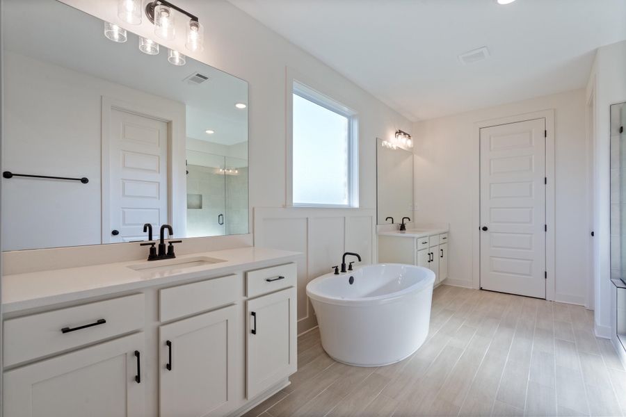Furnished interior view inside a new home in White Oak, Arlington (Image 10).