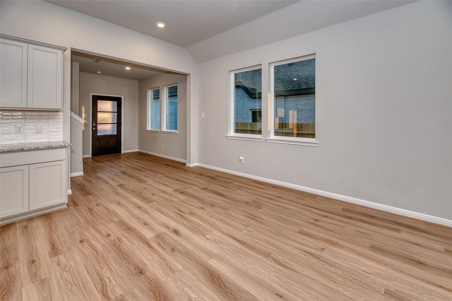 Spacious, unfurnished interior of a new home in Aldeana - Paintbrush Collection, Bonney (Image 32).