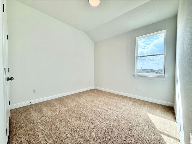 Spacious, unfurnished interior of a new home in Porter Country, Buda (Image 15).