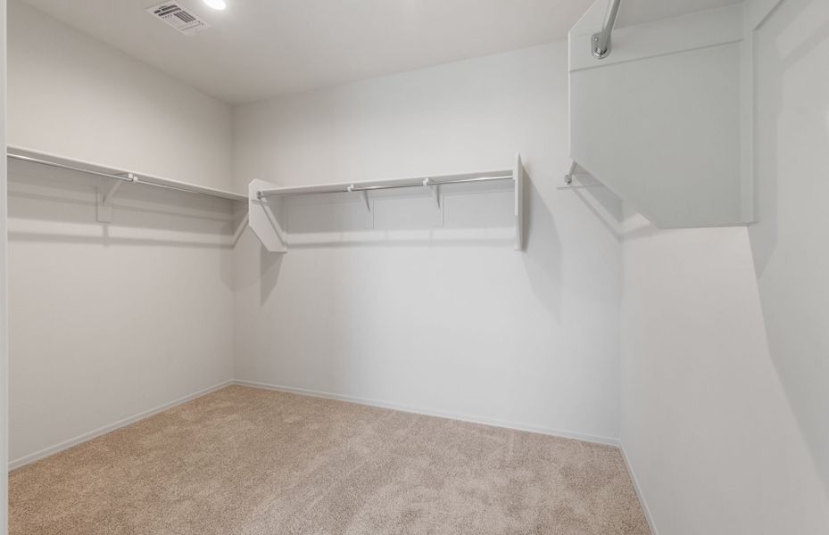 Spacious, unfurnished interior of a new home in Copper Falls, Buckeye (Image 12).