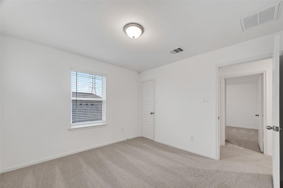 Spacious, unfurnished interior of a new home in Rollingbrook Estates, Baytown (Image 6).