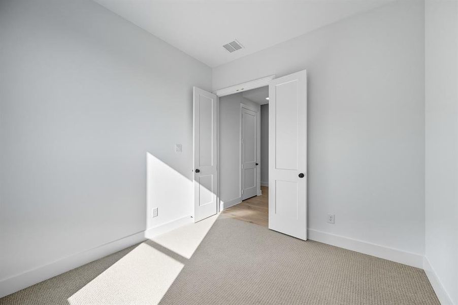 Spacious, unfurnished interior of a new home in Treeline, Justin (Image 19).