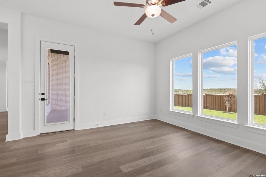 Spacious, unfurnished interior of a new home in Mayfair, New Braunfels (Image 21).