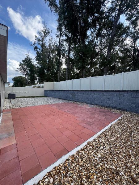 Exterior details and patio area of a home in Autumn Glen, Belleview (Image 20).