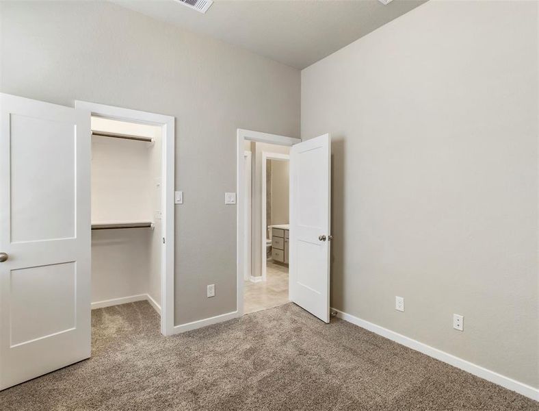 Spacious, unfurnished interior of a new home in Wood Leaf Reserve, Tomball (Image 28).