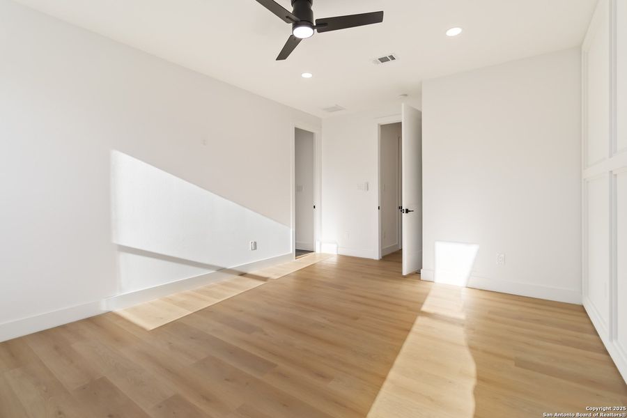 Spacious, unfurnished interior of a new home in , Blanco (Image 18).