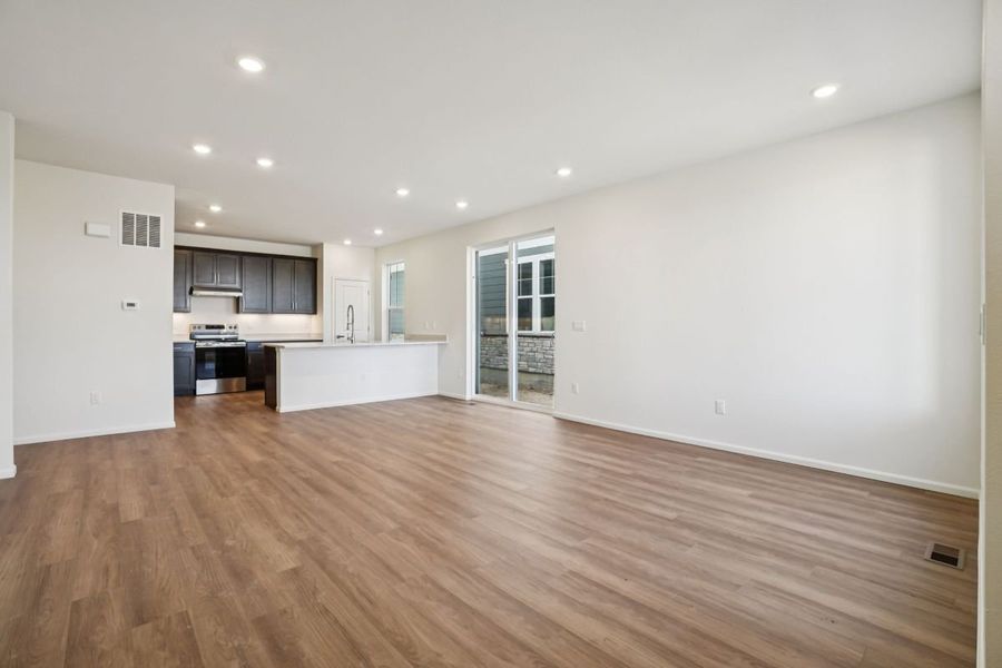 Spacious, unfurnished interior of a new home in Windler Wildflower, Aurora (Image 7).