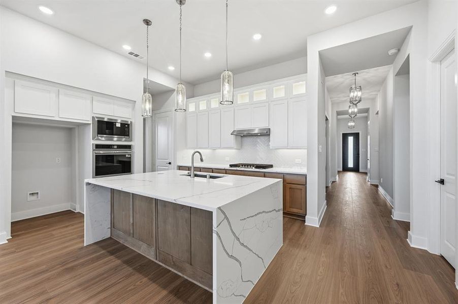 Furnished interior view inside a new home in Ridge Crossing, Waxahachie (Image 5).