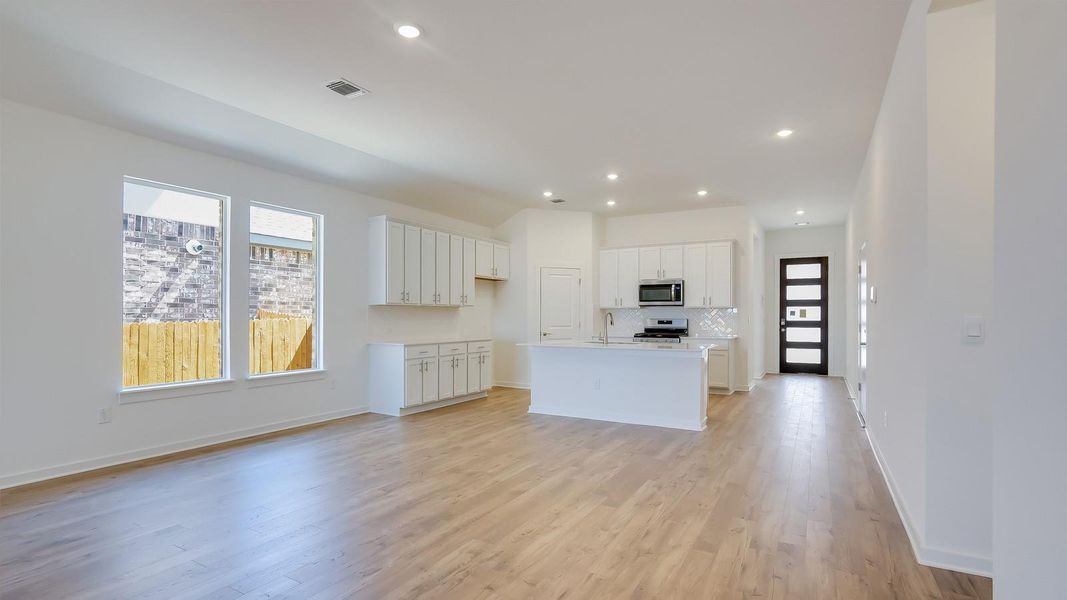 Spacious, unfurnished interior of a new home in Rosenbusch Ranch, Leander (Image 23). Spacious, unfurnished interior of a new home in Rosenbusch Ranch, Leander (Image 23).