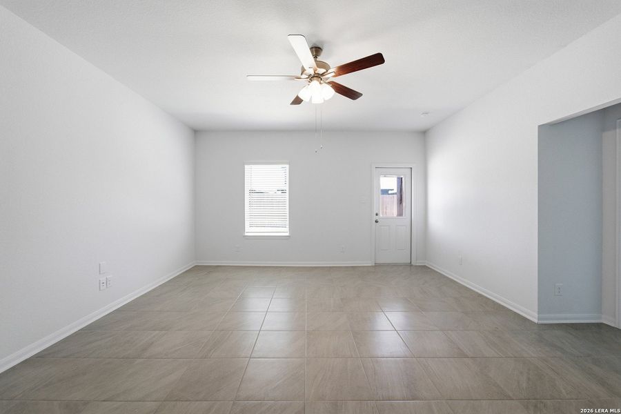 Spacious, unfurnished interior of a new home in Red Hawk Landing, San Antonio (Image 15).