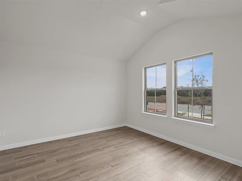Representative unfurnished interior of a home built from the Lexington 2012 S by Saratoga Homes in Butler Farms, Liberty Hill (Image 25).