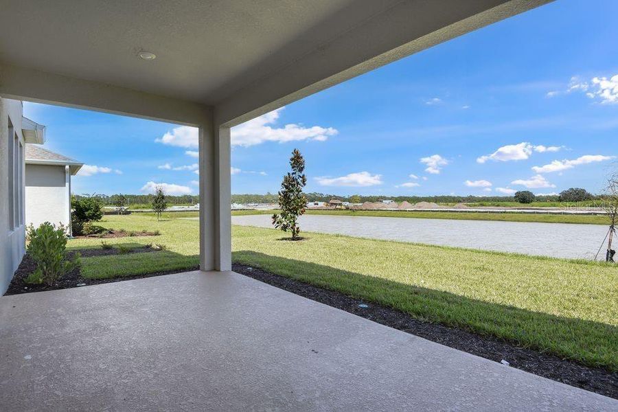 Spacious, unfurnished interior of a new home in Ardisia Park, New Smyrna Beach (Image 23).