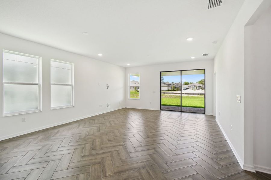 Spacious, unfurnished interior of a new home in Avalon West, Spring Hill (Image 34).