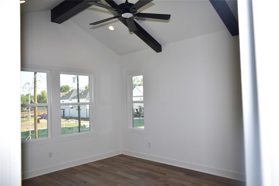 Spacious, unfurnished interior of a new home in , Houston (Image 31).