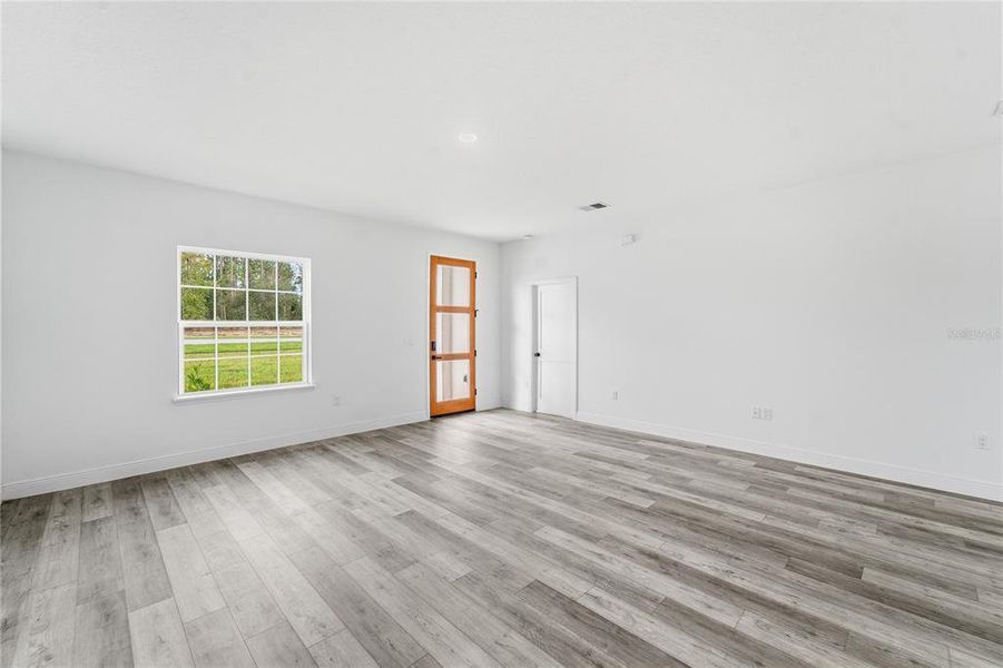Spacious, unfurnished interior of a new home in , Ocala (Image 17).