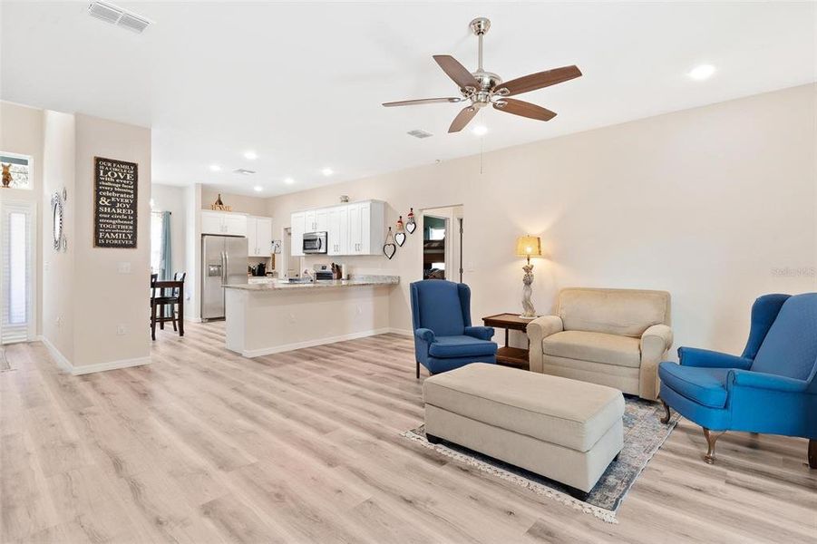 Furnished interior view inside a new home in , Umatilla (Image 40).