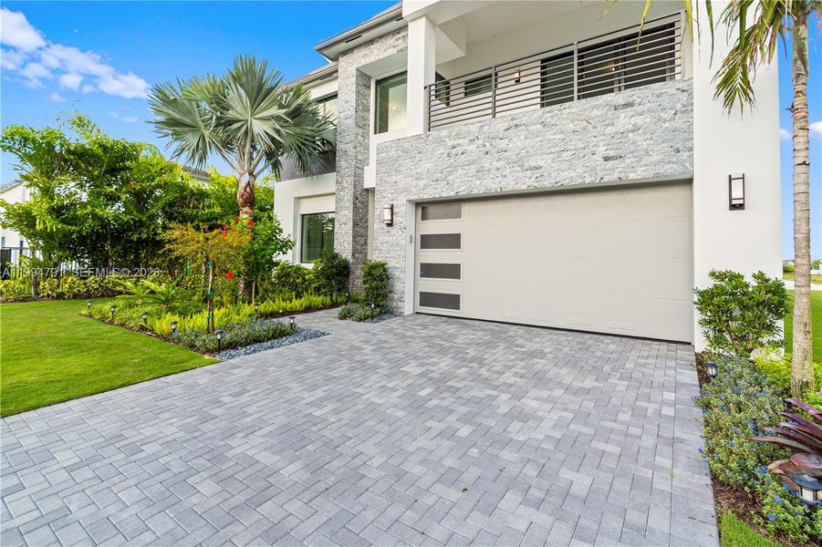 Exterior details and patio area of a home in , Boca Raton (Image 28).