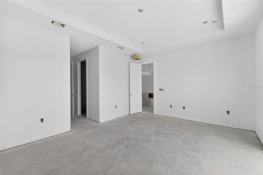 Spacious, unfurnished interior of a new home in , Port Charlotte (Image 8).