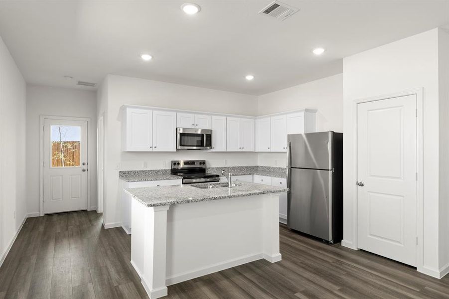 12. 2128 Meadow Park - Kitchen (2) 12. 2128 Meadow Park - Kitchen (2)