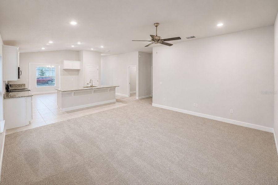 Spacious, unfurnished interior of a new home in Harmony Central, St. Cloud (Image 12).