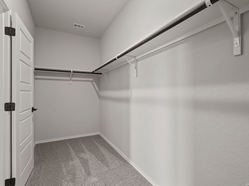 Spacious, unfurnished interior of a new home in Hannah Heights, Seguin (Image 20).