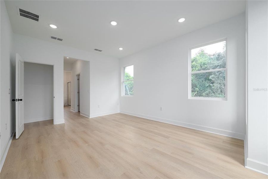 Spacious, unfurnished interior of a new home in , North Port (Image 46).