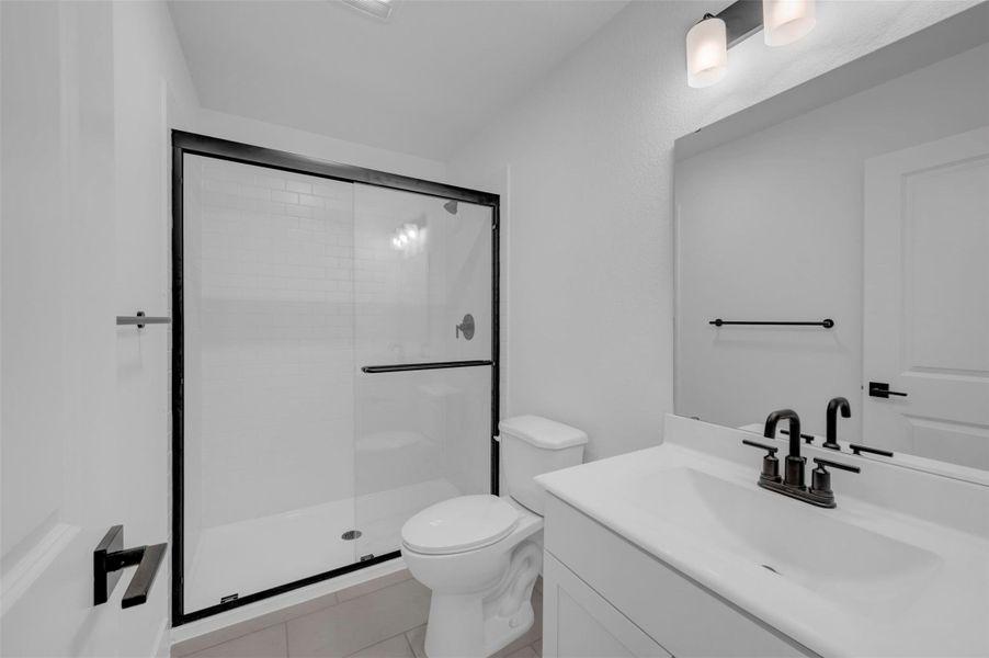 Hall bath (*Photo not of actual home and used for illustration purposes only.)
