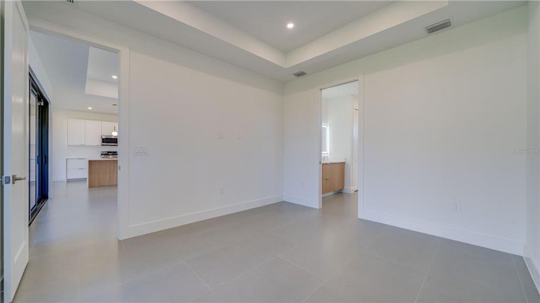 Spacious, unfurnished interior of a new home in , Lehigh Acres (Image 27).