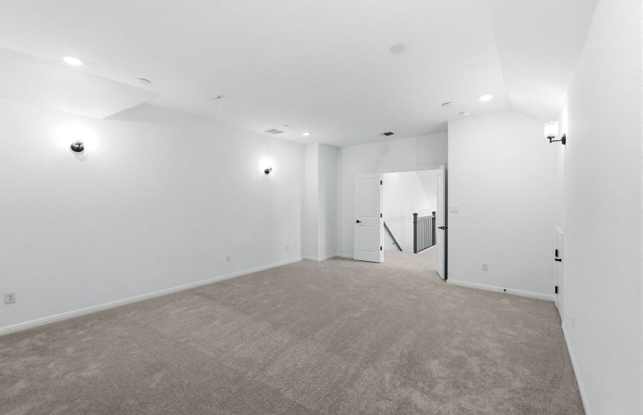 Spacious, unfurnished interior of a new home in Crescent Bluff, Georgetown (Image 52).
