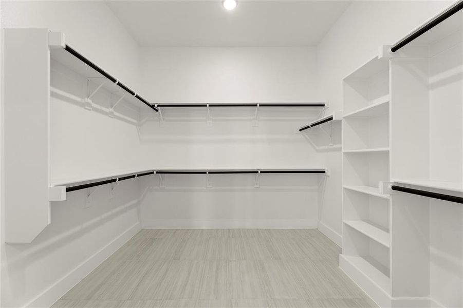 19. 11902 Crystal Springs - Closet