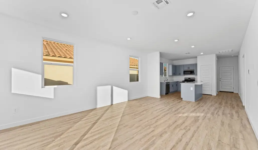 Spacious, unfurnished interior of a new home in Entrada Del Toro at Rancho Sahuarita, Sahuarita (Image 15).