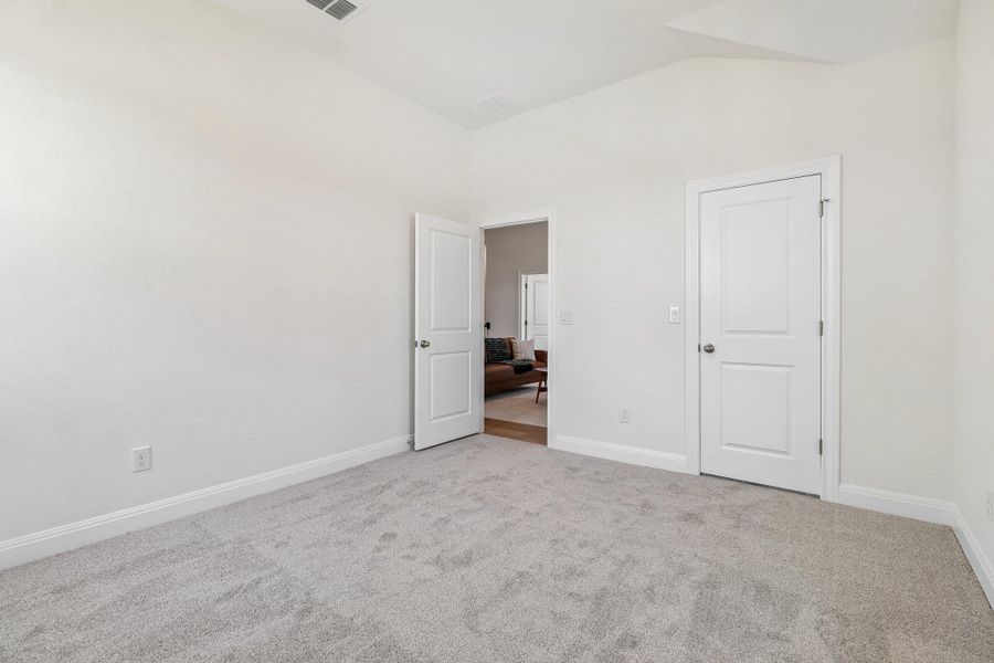 Spacious, unfurnished interior of a new home in Persimmon, Buda (Image 26).