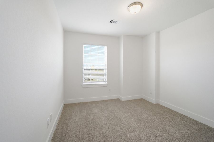 Spacious, unfurnished interior of a new home in Bay Creek, Baytown (Image 26).