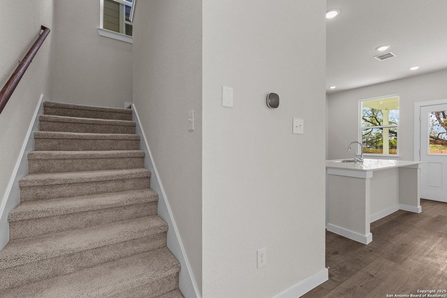 Spacious, unfurnished interior of a new home in Senna, Leon Valley (Image 23).