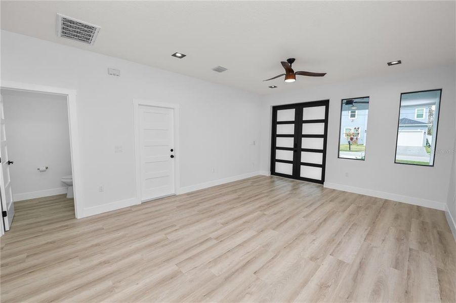 Spacious, unfurnished interior of a new home in , Tampa (Image 21).