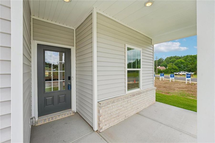 Exterior details and patio area of a home in Manning Mill, Adairsville (Image 3).