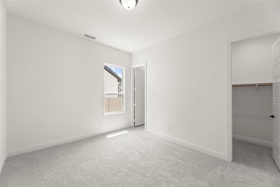 Spacious, unfurnished interior of a new home in Painted Tree Woodlands, McKinney (Image 20).