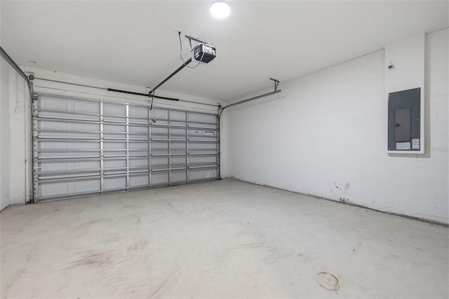 Spacious, unfurnished interior of a new home in , Tampa (Image 14).
