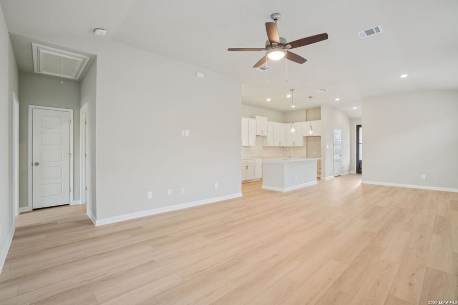 Spacious, unfurnished interior of a new home in Sagebrooke - Premier Series, San Antonio (Image 19).