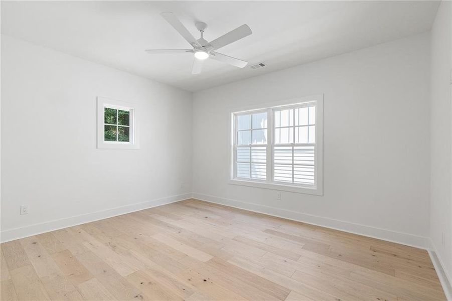 Spacious, unfurnished interior of a new home in , Brookhaven (Image 38).