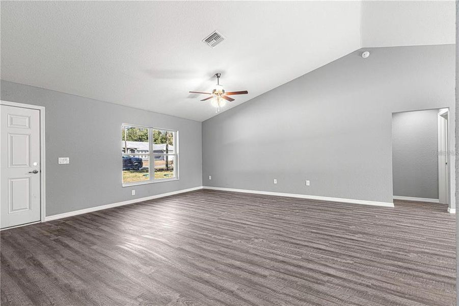 Spacious, unfurnished interior of a new home in , Belleview (Image 13).